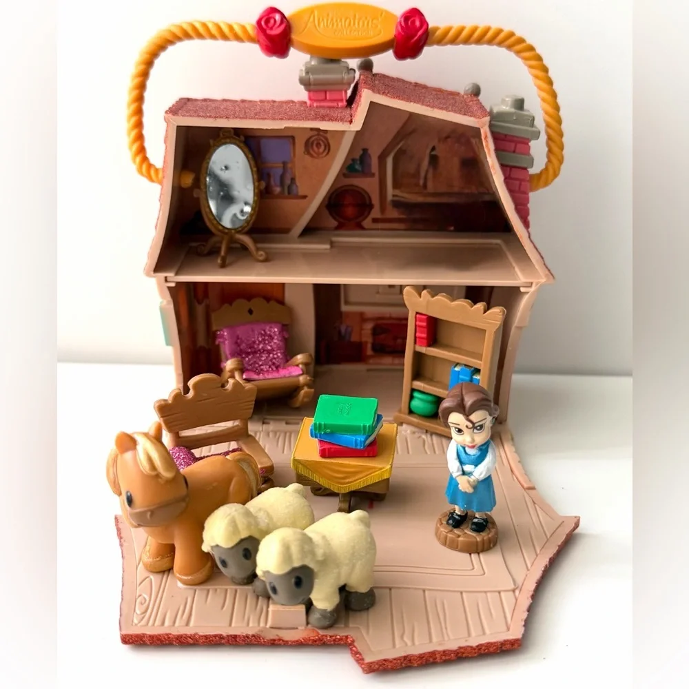 DISNEY Beauty and the Beast Littles Animators' Collection Belle Micro Playset